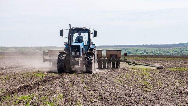 Российские захватчики прицельно атакуют сельское хозяйство в Украине