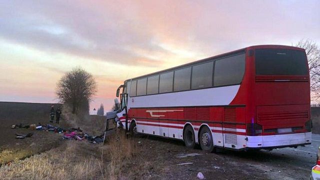 На Хмельниччині 16 березня 2022 в ДТП загинули 6 переселенців із Дніпра