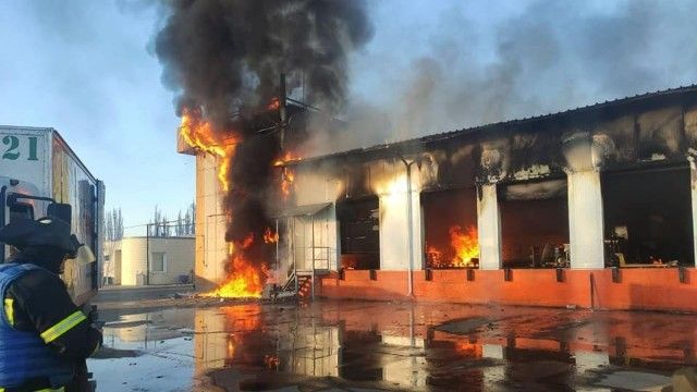 Пожежі після обстрілів у Луганській області Пожежі після обстрілів у Луганській області