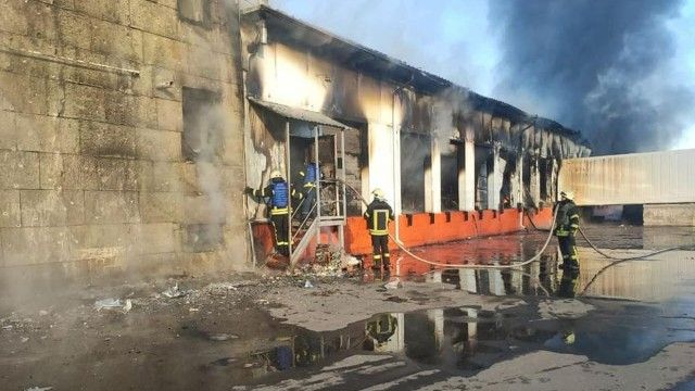 Пожежі після обстрілів у Луганській області Пожежі після обстрілів у Луганській області