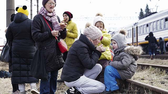люди в Україні під час війни