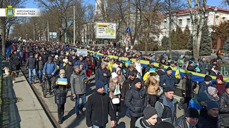 300 тис. херсонців потерпають від нестачі продовольства та ліків – міська рада
