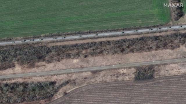 Супутник зафіксував 12-кілометрову колону військ РФ на схід від Харкова Фото 1 Великий Бурлук колона техніки рф