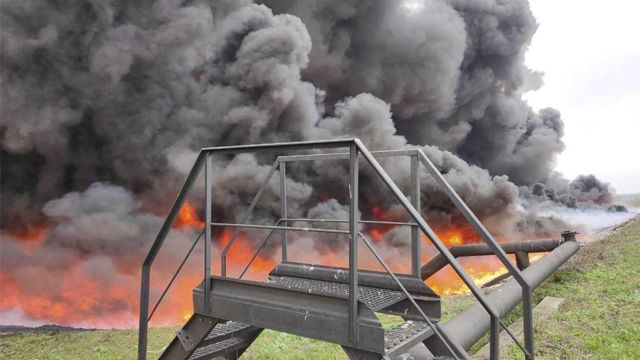У Лисичанську російські війська обстріляли нафтопереробний завод 16 квітня 2022