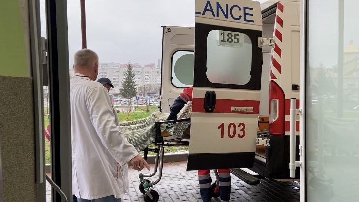 Эвакуация детей с Востока: медицинским поездом во Львов доставили 16 детей