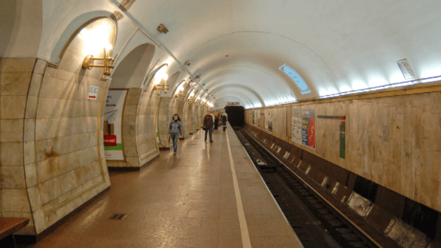 Станція метро Площа Льва Толстого