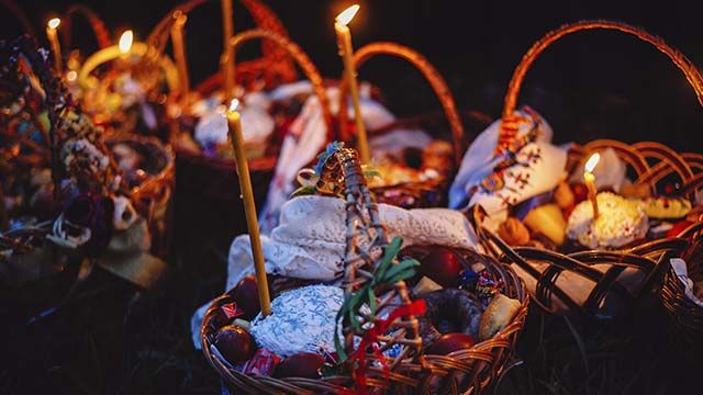 Пишуть на снарядах Христос Воскрес: окупанти готуються до обстрілів на Великдень Великодні кошики