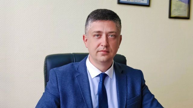 Держслужбовців, які не повернулися з-за кордону, почнуть звільняти: роз’яснення постанови Кабміну