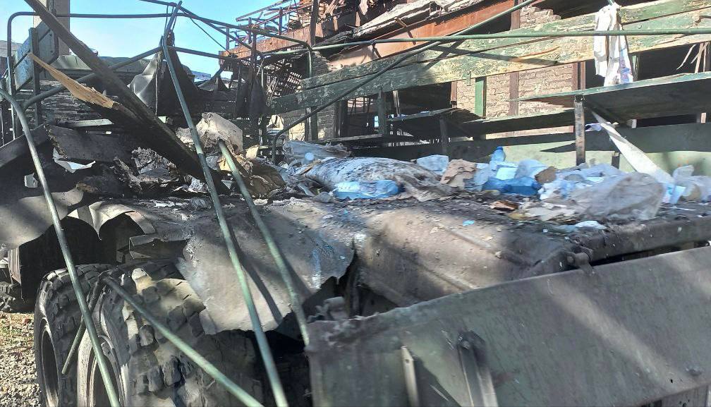 Рашисти обстріляли евакуаційний автомобіль на Азовсталі, є загиблий та поранені Фото 2 Рашисти обстріляли евакуаційний автомобіль на Азовсталі, є загиблий та поранені Фото 2