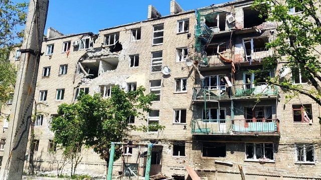 В Сєвєродонецьку російські військові обстріляли лікарню та житлові квартали – 15 травня 2022