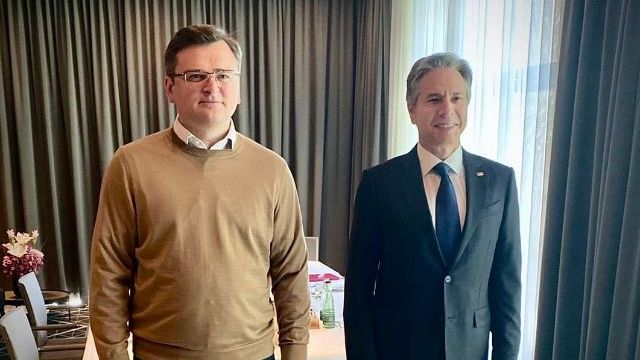 В Украину направляется все больше тяжелого вооружения: Кулеба поговорил с Блинкеном