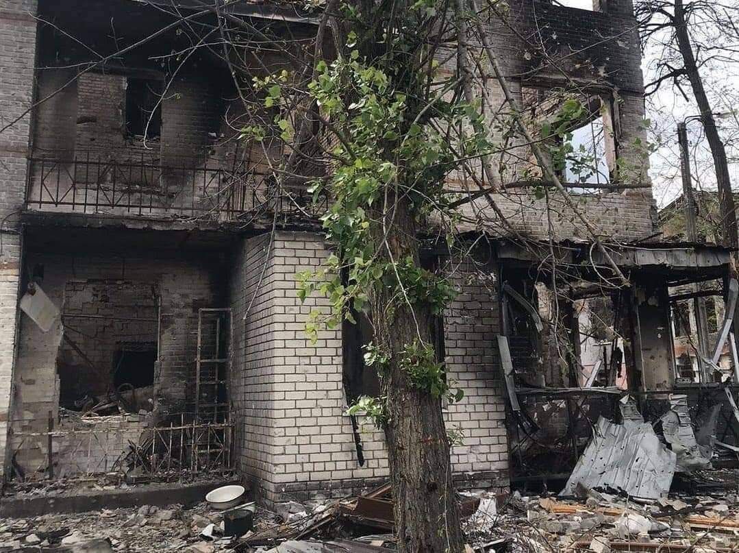 Ворог нещадно обстрілює Сєвєродонецьк, є загиблі та поранені: Гайдай розповів про ситуацію на Луганщині Фото 2 Обстріли Сєвєродонецька 15 травня 2022 – окупанти обстріляли багатоповерхівки Фото 2