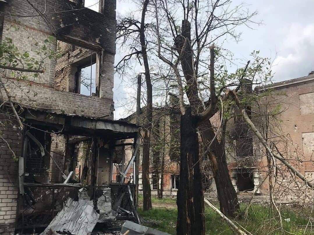 Ворог нещадно обстрілює Сєвєродонецьк, є загиблі та поранені: Гайдай розповів про ситуацію на Луганщині Фото 3 Обстріли Сєвєродонецька 15 травня 2022 – окупанти обстріляли багатоповерхівки Фото 3