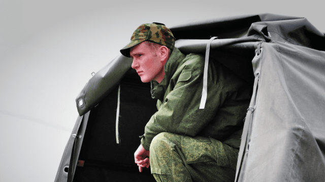 Погрожують стратою: окупанти проводять примусову мобілізацію на Луганщині