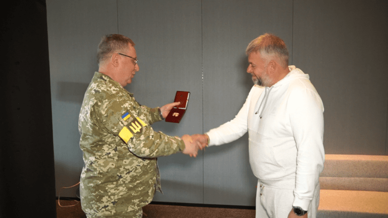 Президент ФК Рух Григорій Козловський отримав Знак пошани за допомогу ЗСУ