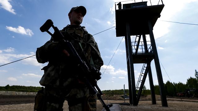 Петиція про зняття заборони на виїзд чоловіків призовного віку набрала 25 тис. голосів