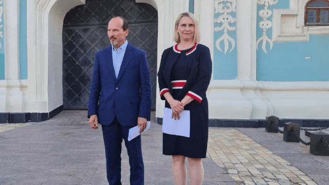 Дальність HIMARS корегуватимуть українці: перший брифінг нового посла США в Україні