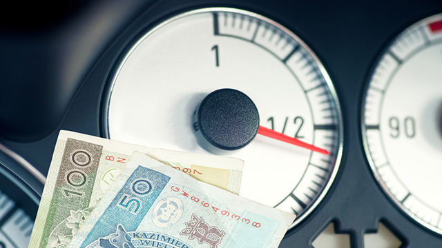 Заправить автомобиль бензином