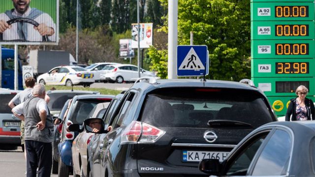 Коли в Україні  зникнуть черги за пальним на АЗС – відповідь Мінекономіки