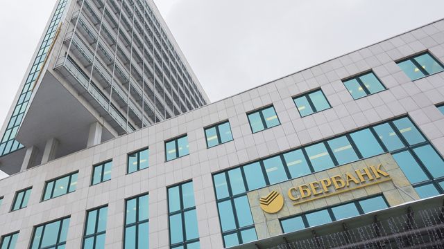 Сбербанк, Россельхозбанк и Московский кредитный банк отключают от SWIFT