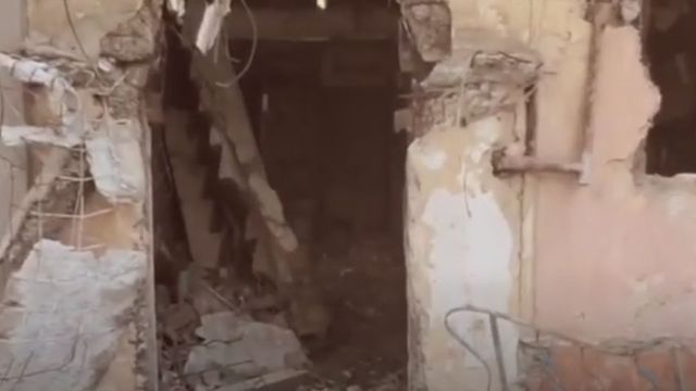Придавило плитой в подъезде: в Мариуполе нашли тела троих погибших жителей
