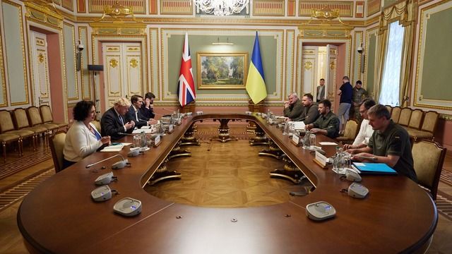 Тяжелое вооружение, ПВО и гарантии безопасности Украины: что обсуждали Зеленский и Джонсон