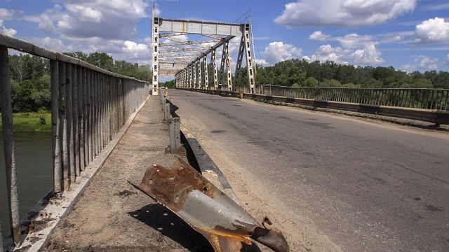 В Луганской области оккупанты спешно выезжают и вывозят награбленное — Гайдай