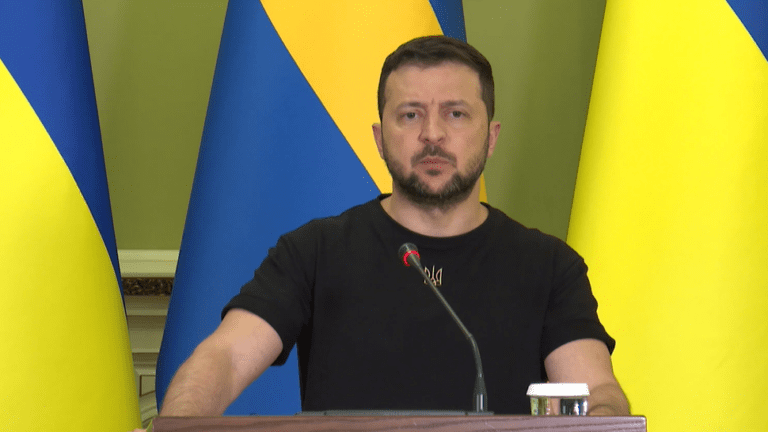 Зеленський заявив, що Україна не віддасть територію заради миру з Росією