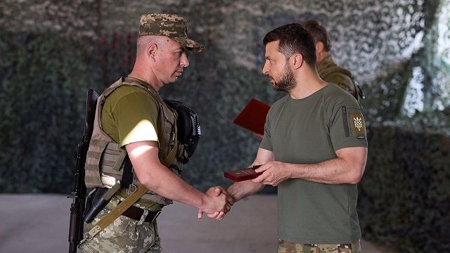 Зеленський вручив нагороди та поспілкувався із захисниками Дніпропетровщини
