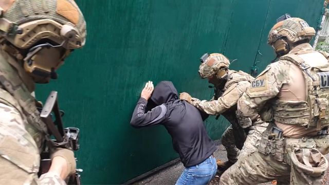 Корректировал удары по ВСУ на Востоке: СБУ задержала российского агента