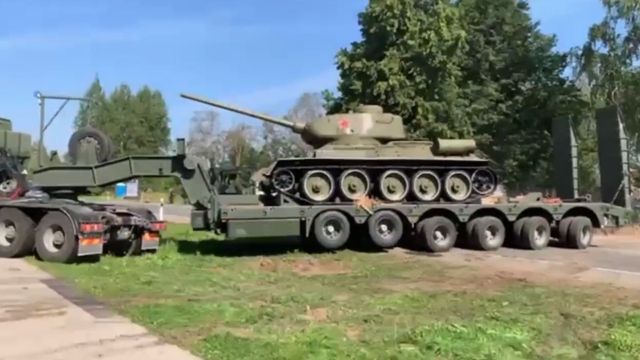 В Естонії розпочався демонтаж радянських пам'яток – у Нарві демонтували танк Т-34
