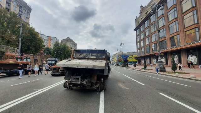 парад рос техніки на Хрещатику