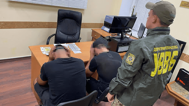 На границе с Польшей задержали двух мужчин, пытавшихся сбежать из Украины