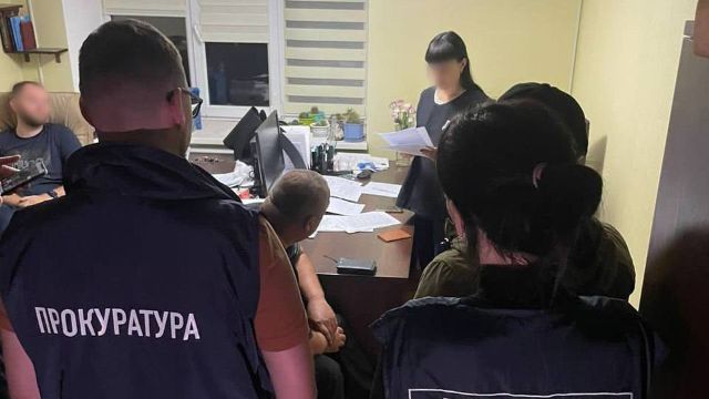 Намагався втекти до Росії після деокупації селища: на Харківщині затримали експоліціянта