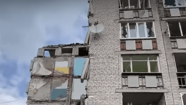 Стала могилой для 54 человек: в Изюме показали многоэтажку после авиаудара РФ