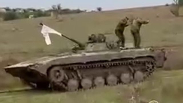 Экипаж оккупантов сдался в плен ВСУ вместе с БМП-1 — видео