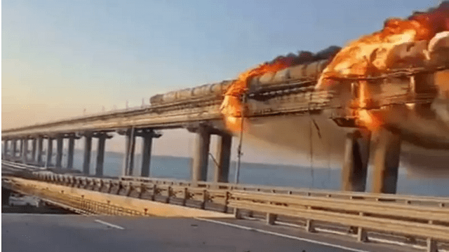 Вибух на Кримському мосту: з'явилася величезна черга на виїзд з Криму