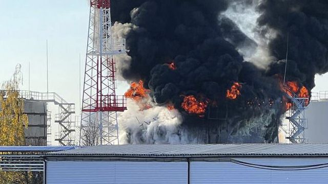 Бєлгород: горить нафтобаза у селі Розумне Бєлгородської області