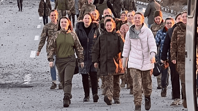 Били, пытали током и подвешивали: освобожденные женщины рассказали о зверствах россиян в плену