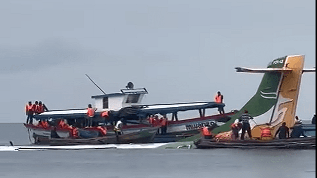 У Танзанії літак із 43 людьми на борту впав у озеро Вікторія