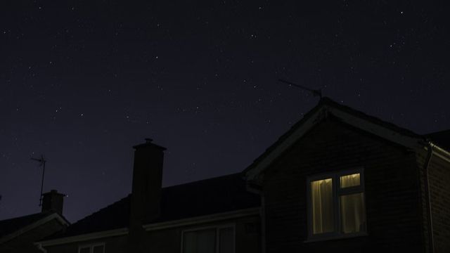 будинок світло у вікні