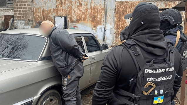 Забрав телефон та паспорт: під Києвом чоловік утримував людину у рабстві