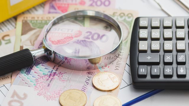 Гроші, гривня, комуналка, платіжки