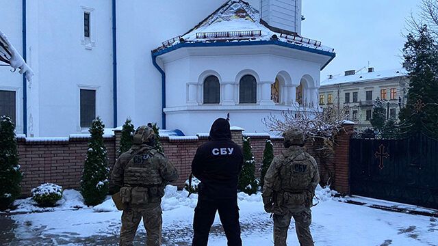 Під час обшуків в єпархії УПЦ МП на Буковині СБУ виявила ноутбук з дитячою порнографією – ЗМІ СБУ_обшуки в УПЦ