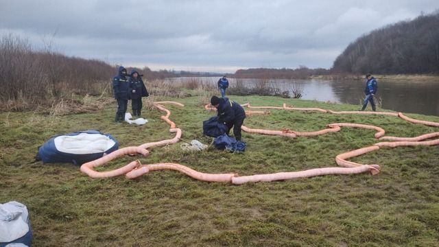 Річку Дністер на Львівщині забруднили нафтопродуктами, норма перевищена у 200 разів