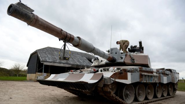 танк FV4034 Challenger 2