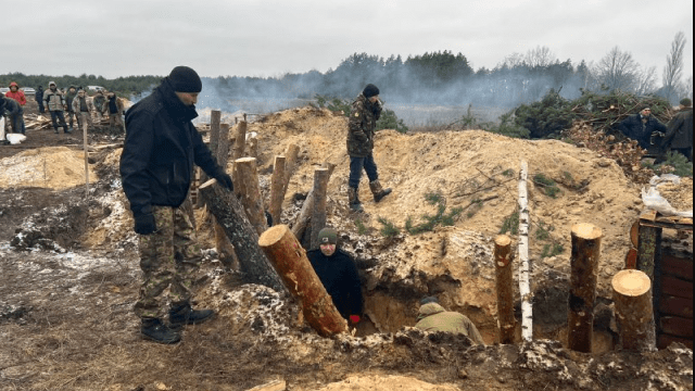 У Рівненській області риють окопи