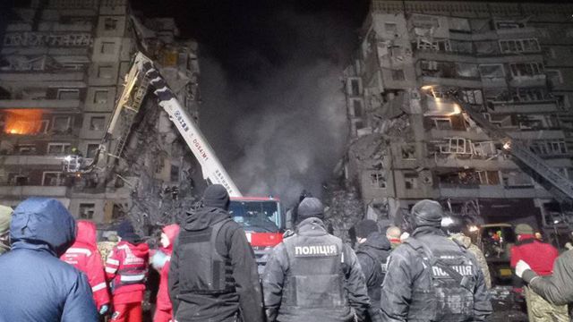 Теракт РФ у Дніпрі: жінка запропонувала розбити стіну у своїй квартирі, щоб урятувати сусідів