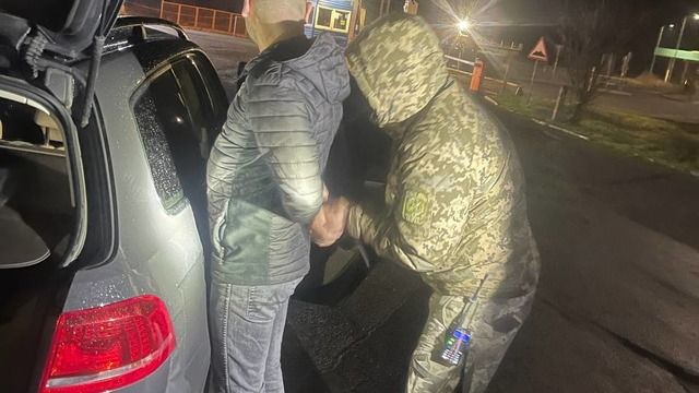 Під ковдрою – через кордон: 32-річний утікач від мобілізації намагався незаконно виїхати в Угорщину