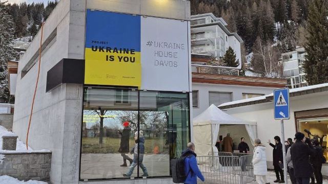 В Давосе заработал Украинский дом с видеоработами и обсуждениями преступлений РФ
